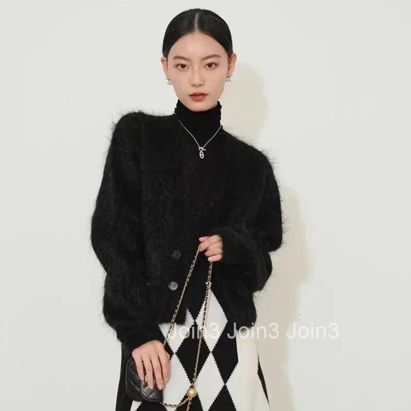 Ladies Sweaters Short Knitted Top for Women Crop Cardigan Brown Sale 90s Vintage Korean Style Y2k Winter 2025 Cold Clothing Warm