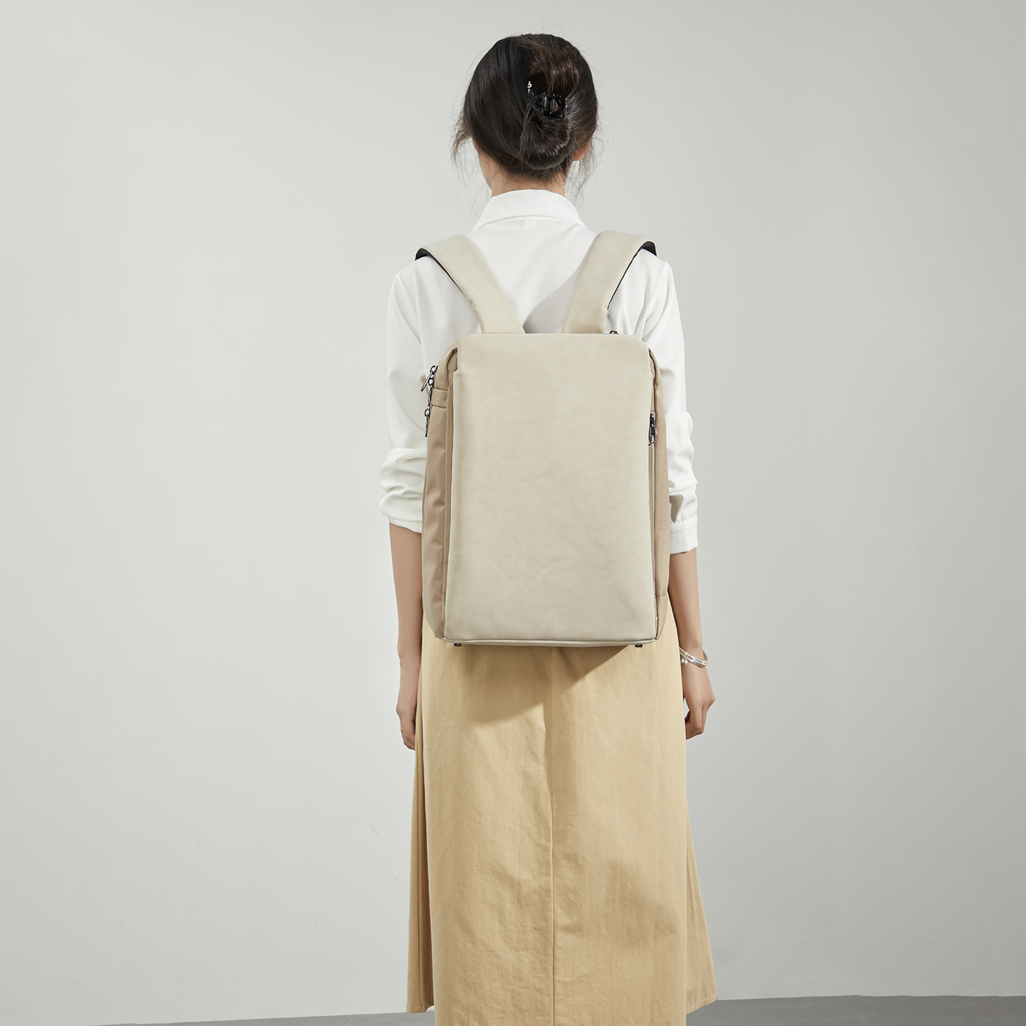 Multi functional leather backpack, women's 2025 new business commuting computer backpack, large capacity leisure women's backpack