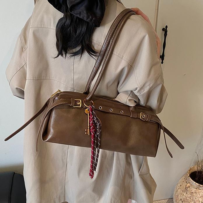 Free shipping designer Niche Retro Trend Baguette Bag for Women New Fashion Super Popular Handbag Underarm Bag High-end Shoulder Bag