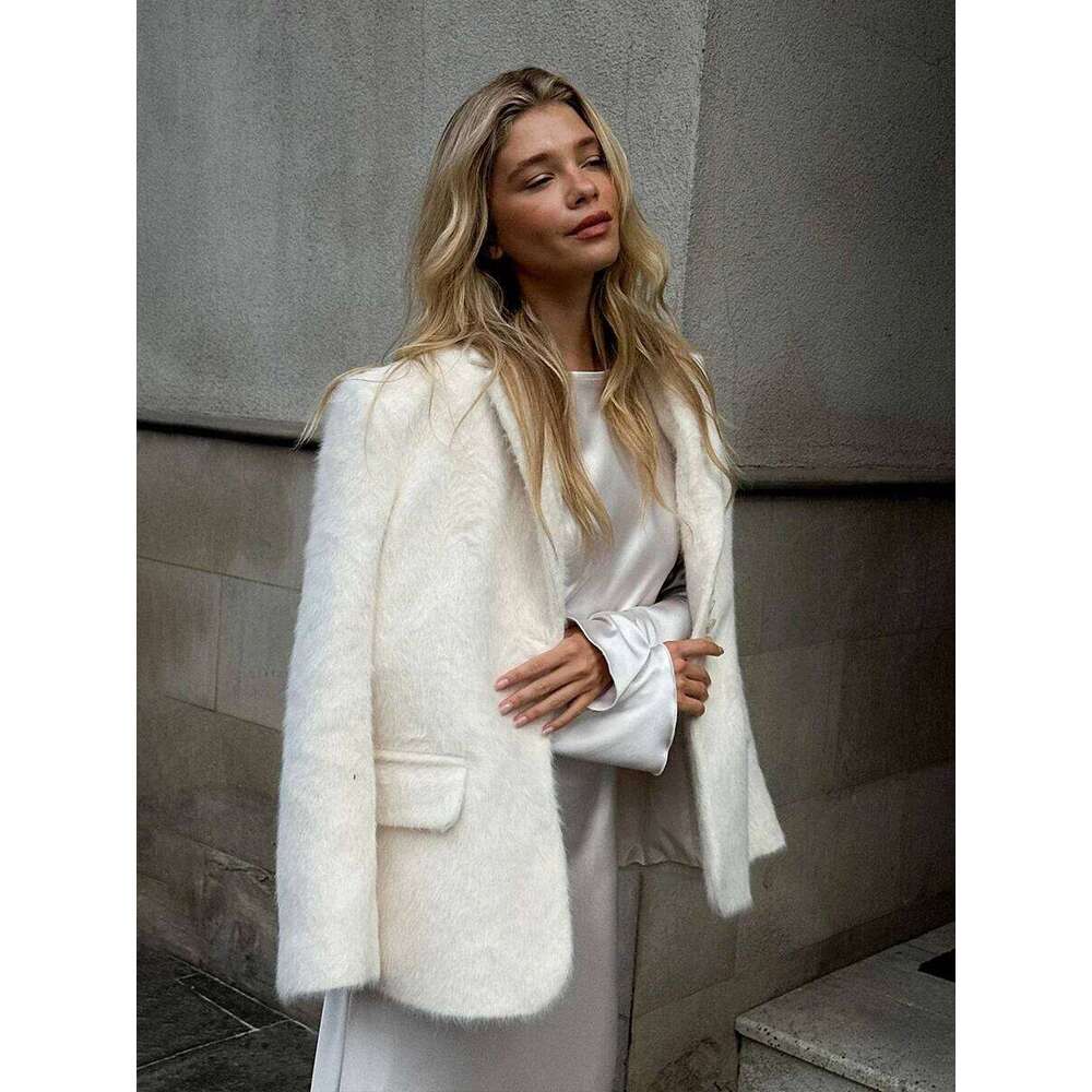 Bornladies Winter New Women's Collar Plush Jacket Elegant Loose Chic Coat Thicken Fashion Office Ladies Warm Button Outerwear