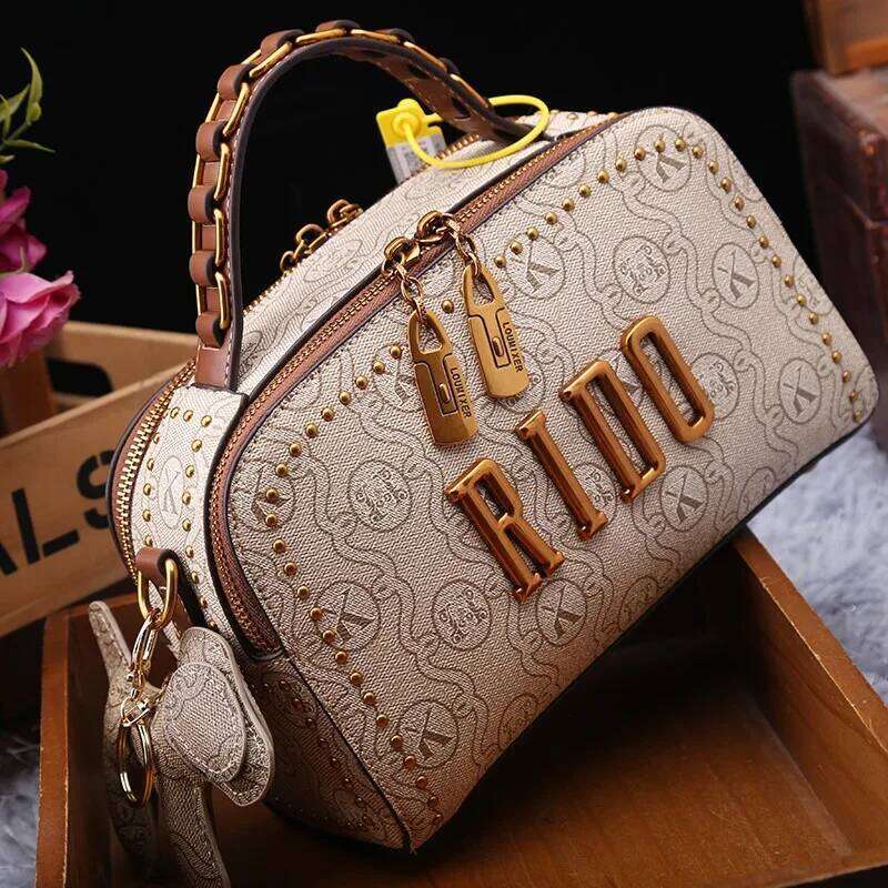 Light Brand Women's Handbag 2025 New Autumn And Winter Fashion Retro Designer High-End Single Shoulder Crossbody Small Sq