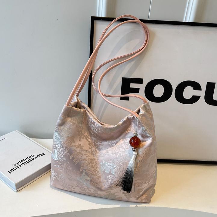Free shipping designer Chinese Style Large Capacity Underarm Bag for Women 2025 New Fashion Trendy Bucket Bag for Work Commute Tote Bag