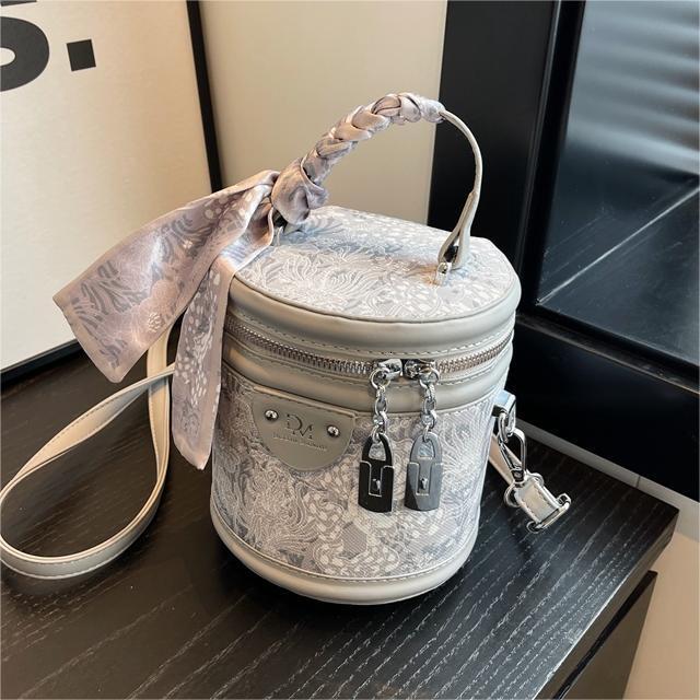 Free shipping designer Bag High-End Fashion Casual Niche Texture Bucket Bag 2025 New Women Bag Trendy Versatile Internet Celebrity Crossbody Bag Women