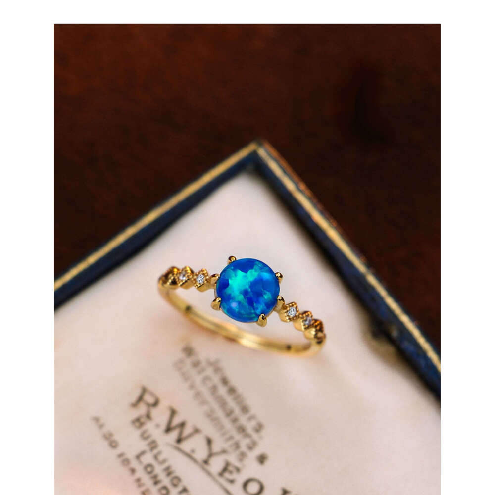 Winter Sea" Opal Ring for Women, Light Luxury Niche Design, Exquisite Fashionable Personality with a Sense of Sophistication