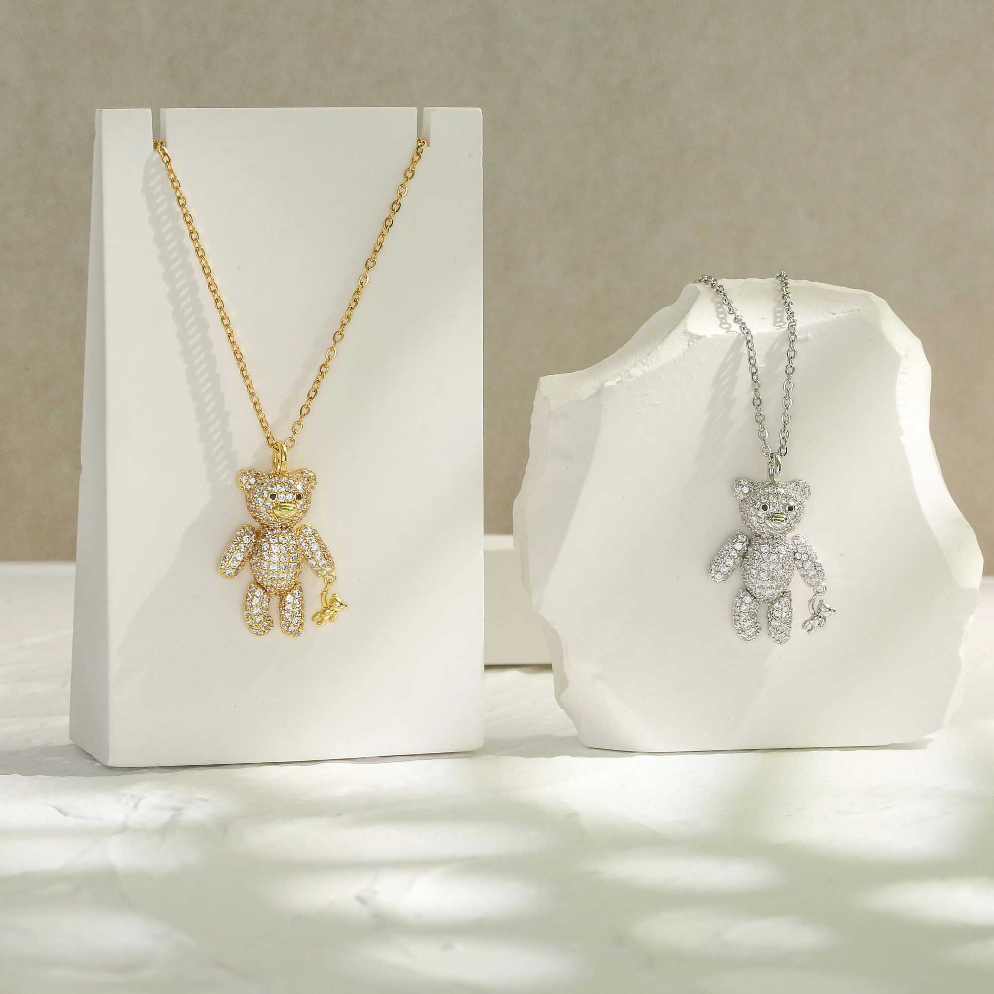 HECHENG New Bear Necklace for Women Fashion Jewelry Bear Pendant Necklace Design Pave Setting Zircon Copper Jewelry Wholesale W250618
