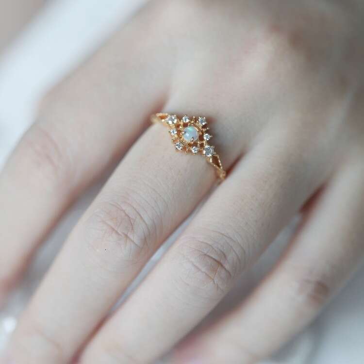 Morning Glory" Dreamy Sparkling Diamond Same Style Natural Opal Flowing Champagne Gold Light Luxury Ring