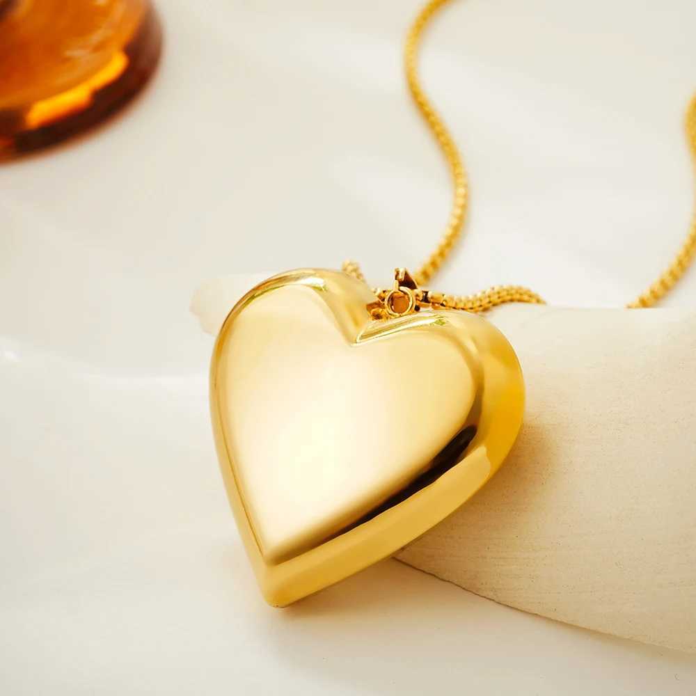 Exaggerated Punk Oversize Heart Pendant Necklace for Women Glossy Gold Plated Chunky Love Necklaces Stainless Steel Jewelry W250618