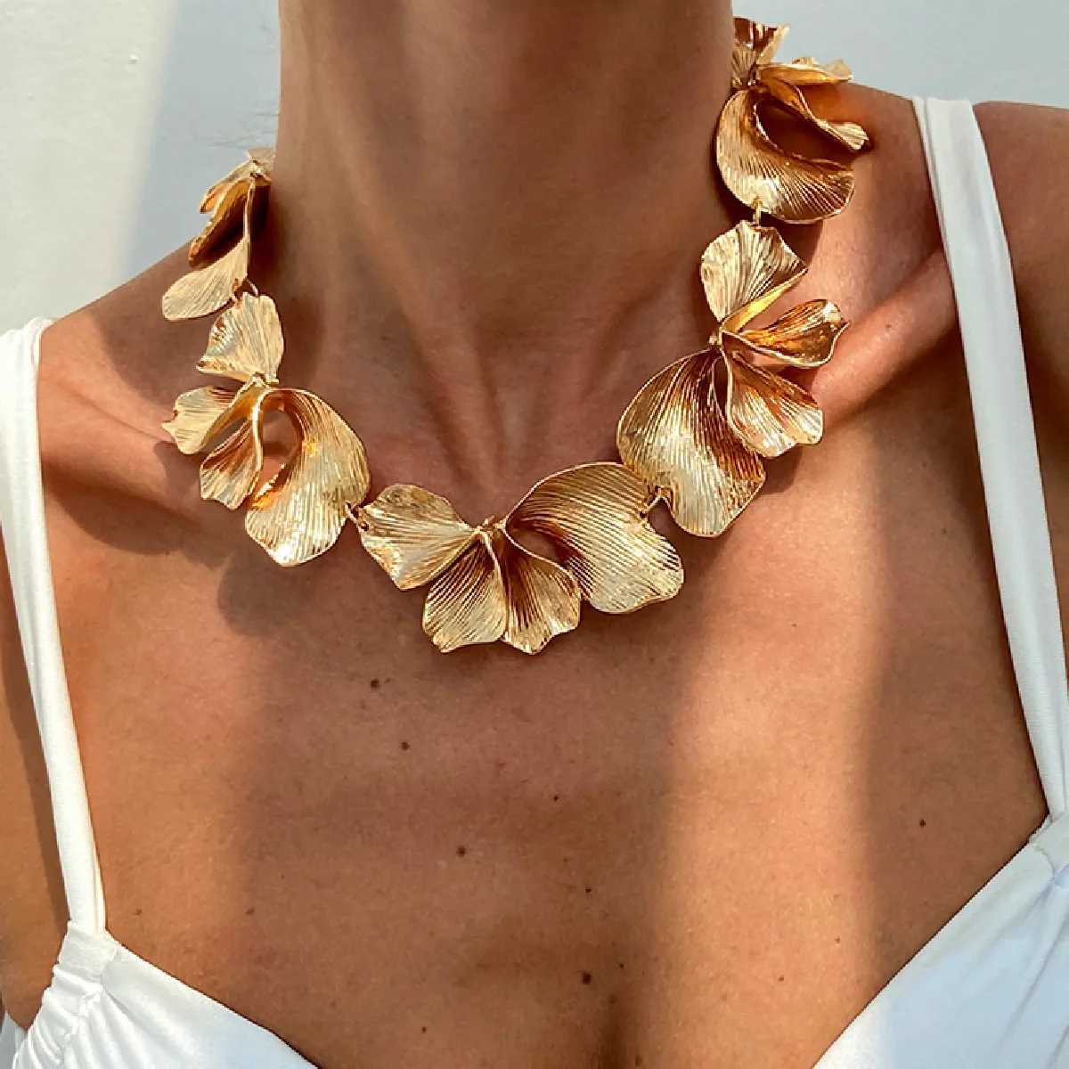 Ingemark Punk Irregar Petals Flower Chain Necklace for Wen 2025 New Fashion Gold Color Metal Choker Steampunk Jewelry GiftC250617