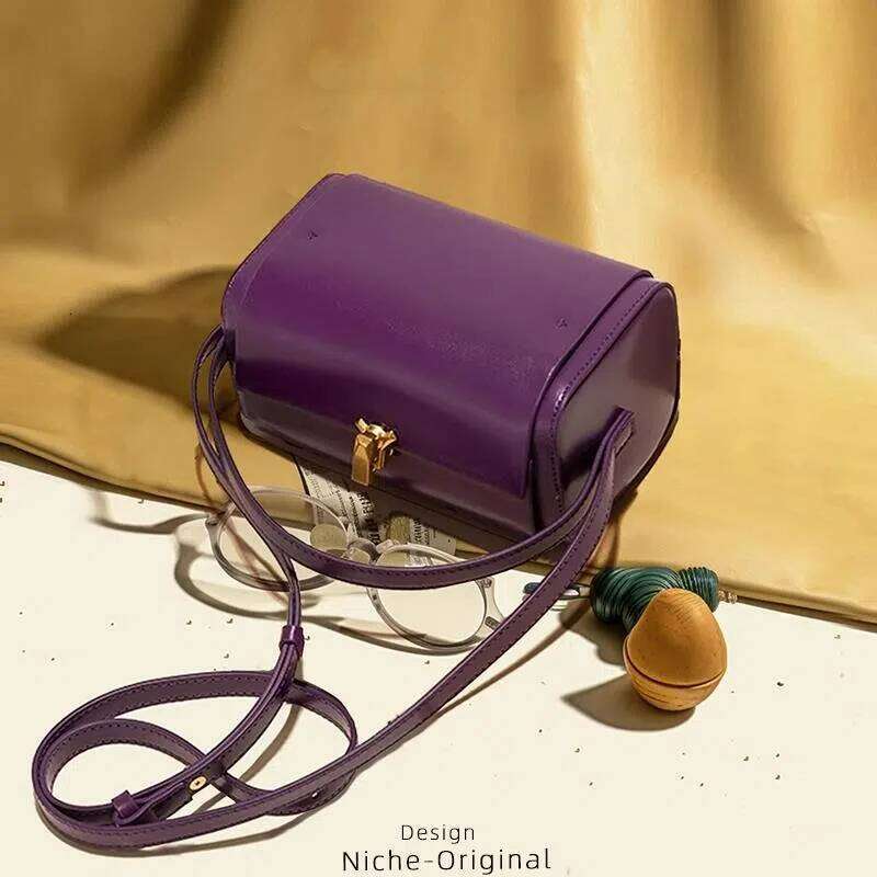 Handheld Box Women's New Fashionable Berry Purple Boston Bag, Versatile, Niche, Light Crossbody Bag