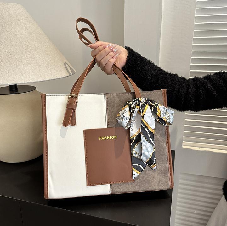 Free shipping designer Color-Block Versatile Fashion Large Capacity Bag for Women 2025 New Retro Simple Shoulder Bag Commuter Tote Bag