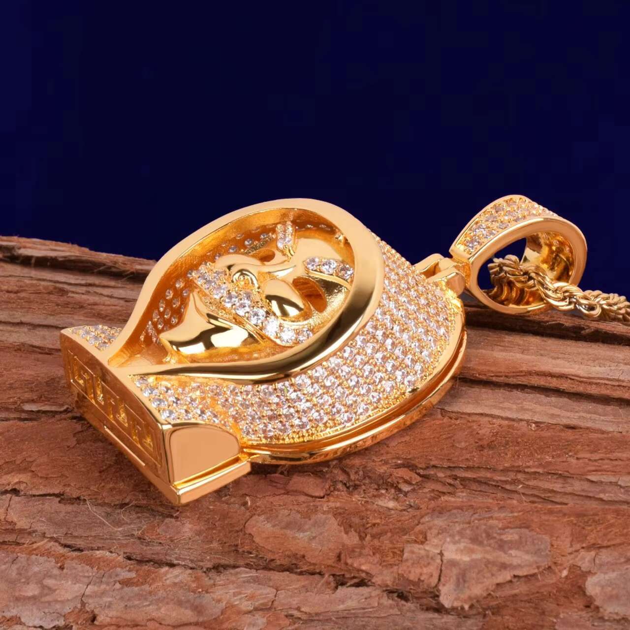 Trendy 18K Gold Silver Steampunk Hoodie Skull Pendant with Hip Hop Style Chain Necklace Moissanite Pendants Charms