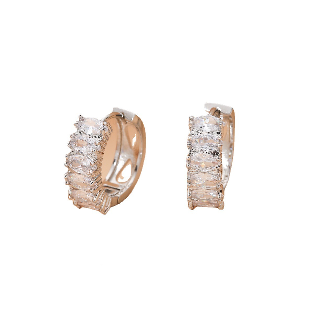 Light Style Hoop with High-end Feel, Simple Fashionable and Elegant Hollow Dia-studded Earrings