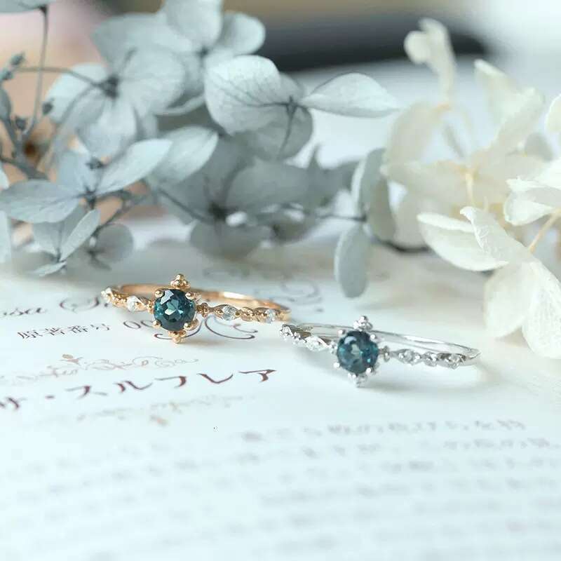 Sister Edition: High Imitation Wine Red Garnet Topaz Blue Exquisite Light Luxury Versatile Ring Women's Gift