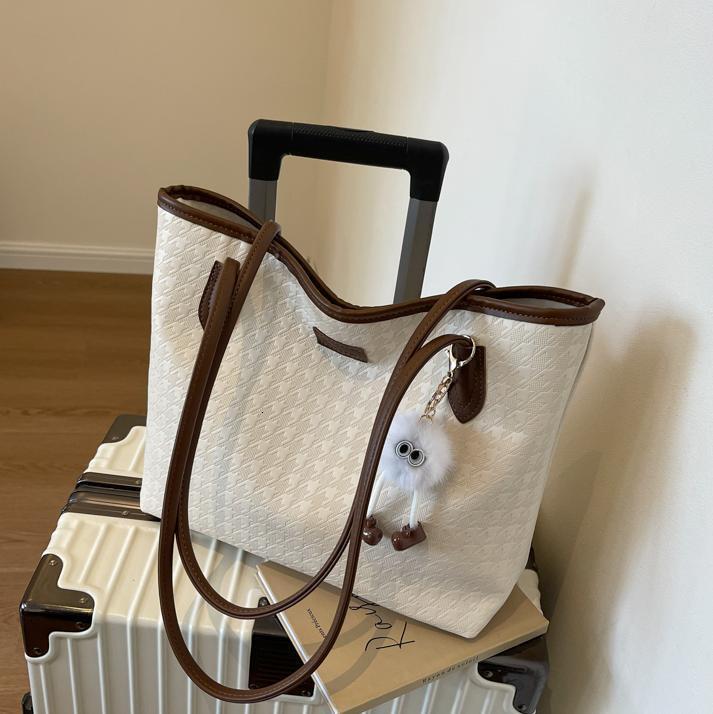 Free shipping designer Work Bag Women Bag Large Capacity 2025 New Casual Versatile Shoulder Bag Fashionable Textured Tote Bag