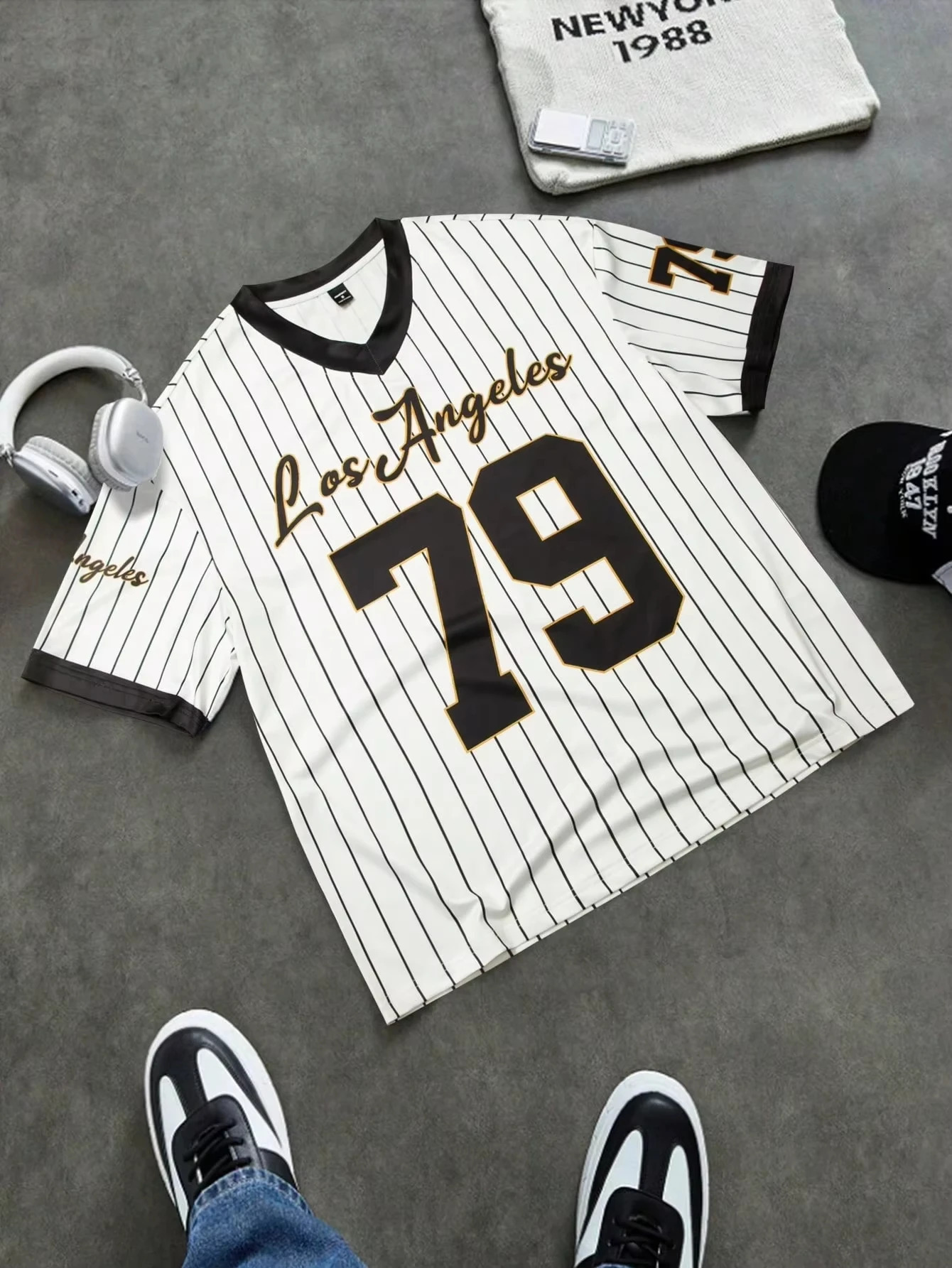 College print mens sweatshirt Vneck black shortsleeved shirt Retro fashion baseball style 250618