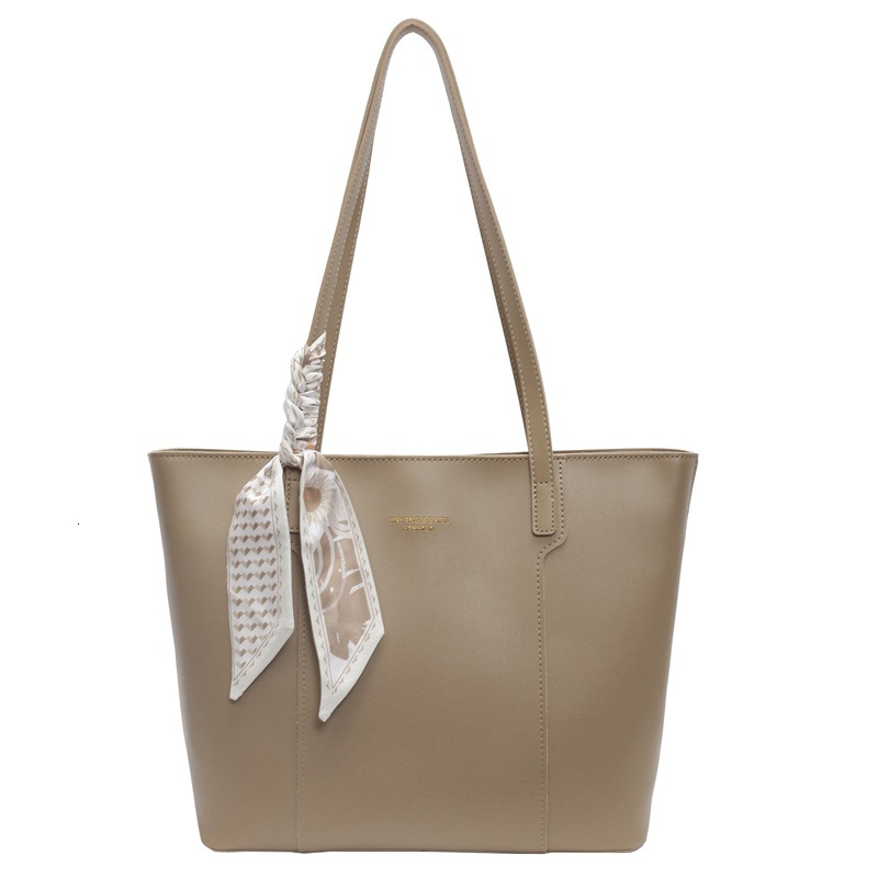 Free shipping designer Bag Tote Bag for Women 2025 New Casual Versatile Simple Shoulder Bag Large Capacity Commuter Underarm Bag