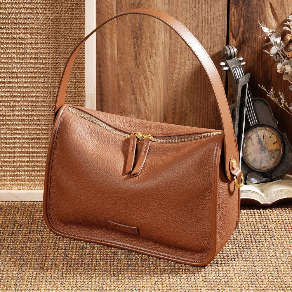 Women's 2025 New Simple Texture Single Shoulder Underarm Crossbody Bag Top Layer Cowhide Commuter Large Capacity Genuine Leather
