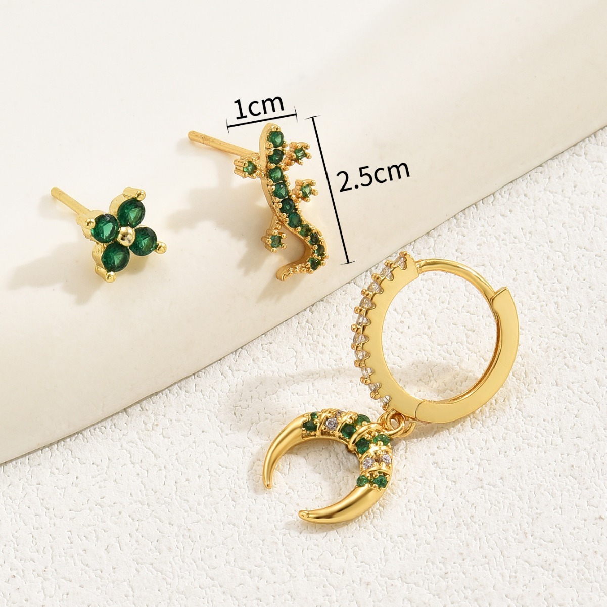 Fashion Personality Earring Set with Zircon Inlaid Crescent Gecko Design Stud Earrings Versatile Internet Celebrity Ear Cuff