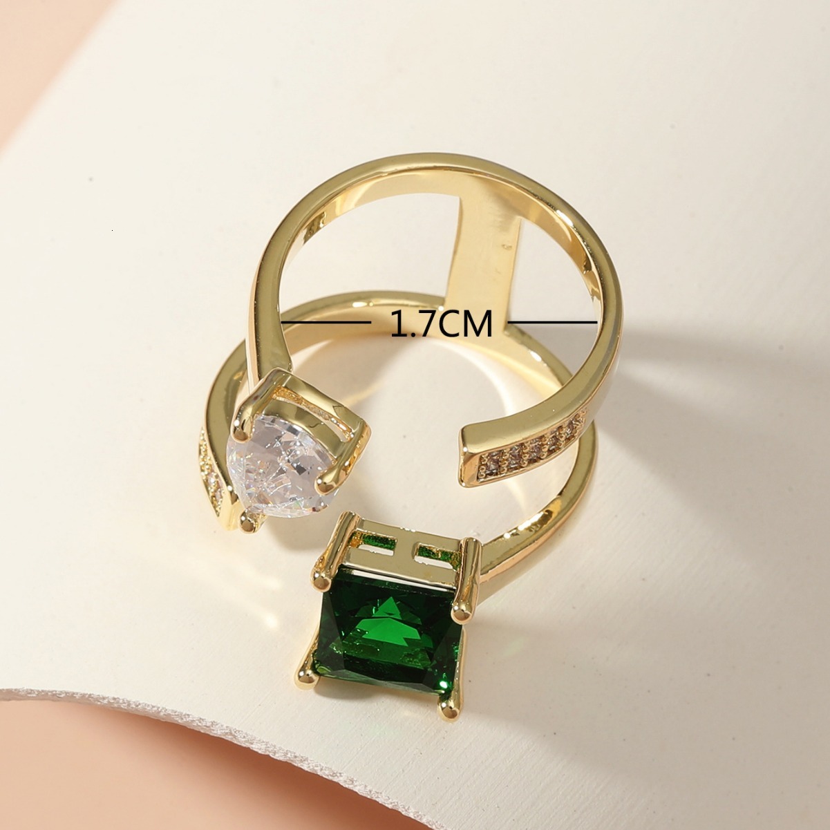 Unique for Women, Court Style Emerald Design, Elegant High-end Versatile Ring