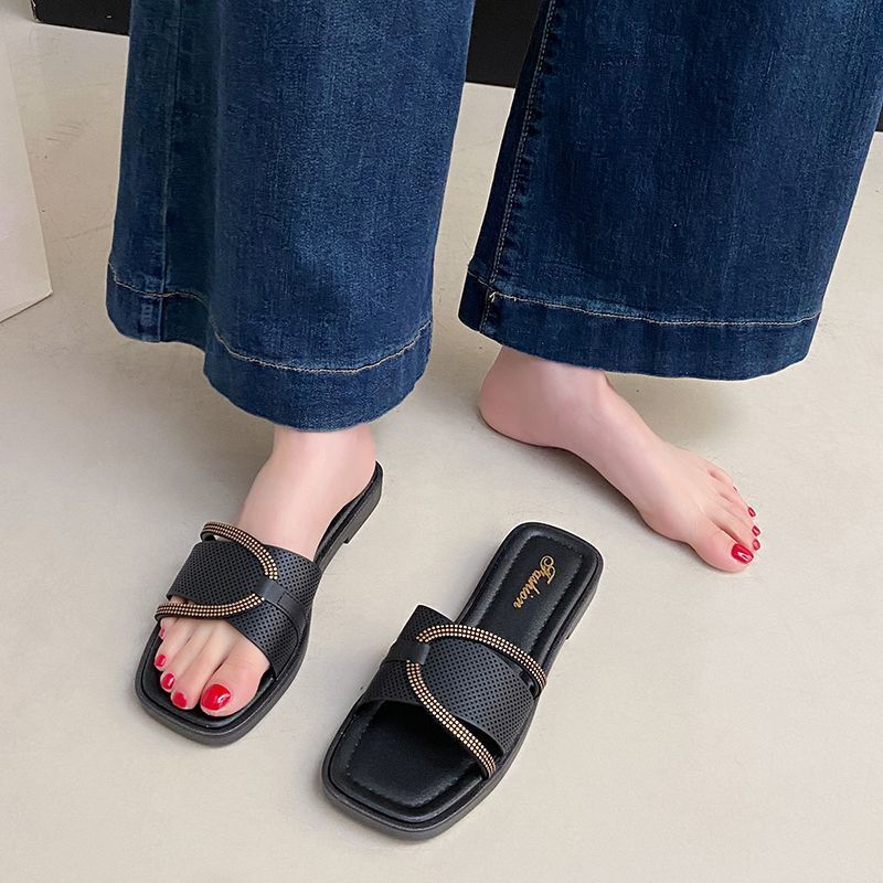 Summer outdoor slippers with French style, gentle and fashionable, anti slip shoes, fashionable beach women's sandals, designer sandals