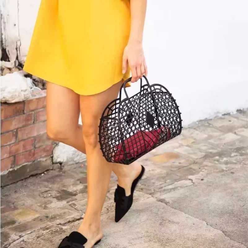 Summer Jelly Bag Portable Vegetable Basket Hollow Jelly Bag Girl Large Capacity Holiday Handbag Jelly Beach Tote Bags Organizer B250618