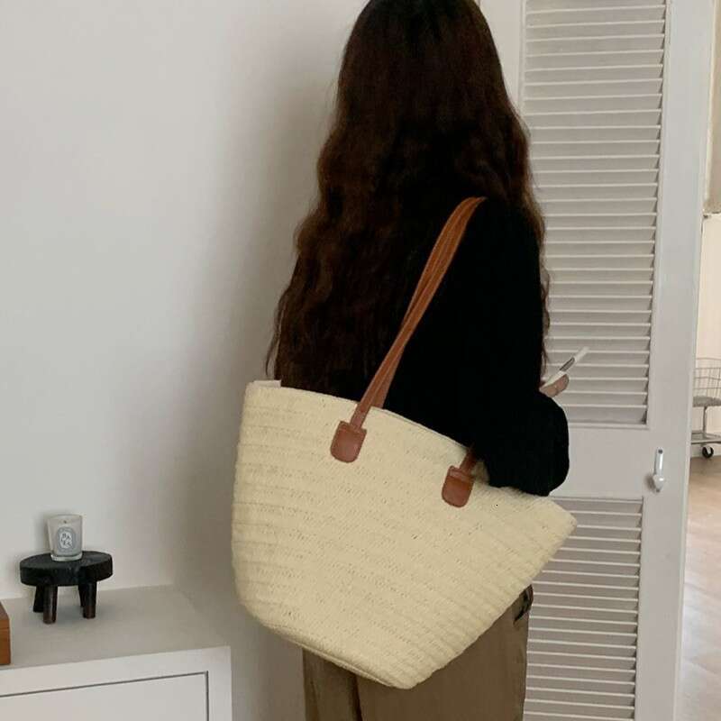 Large Capacity Straw Woven 2025 Summer New Bucket New Women's Beach Fashion Single Shoulder Underarm Tote Bag