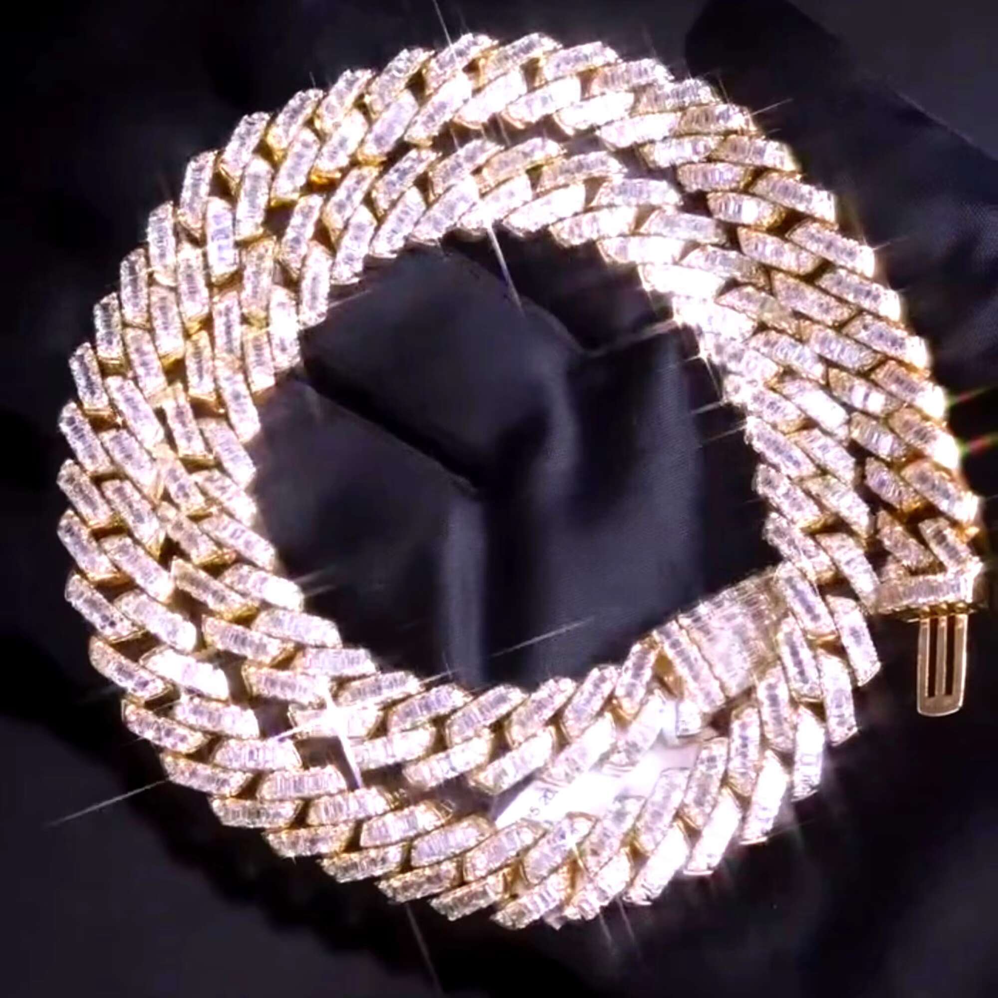 High Quality Customized 18 mm Cuban Link Moissanite Diamond Chain 925 Sterling Silver Yellow Gold Diamond Chain