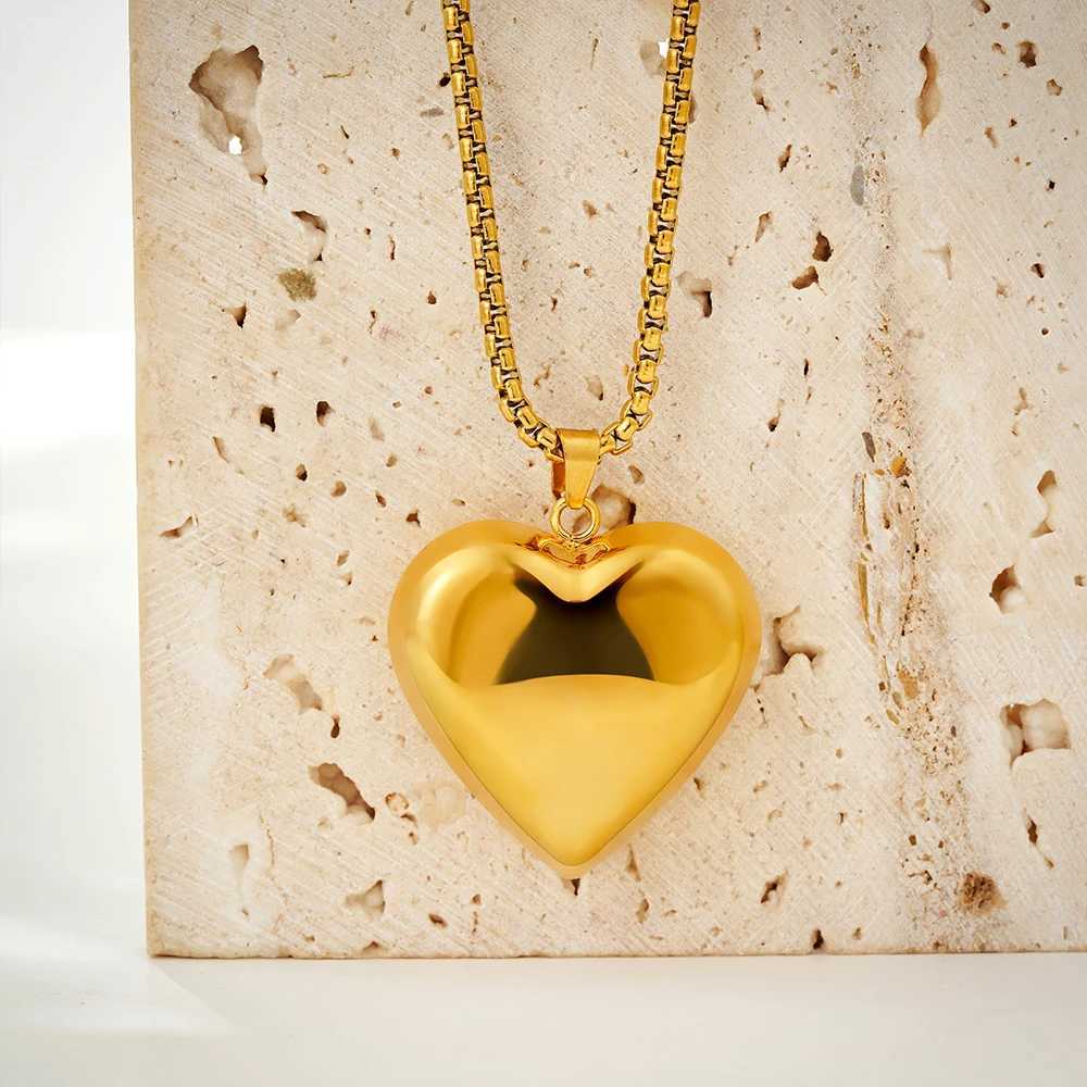 Stainless Steel Gold Plated Minimalist Peach Heart Pendant Necklace fashion Clavicle Chain for Women Girl Jewelry W250618