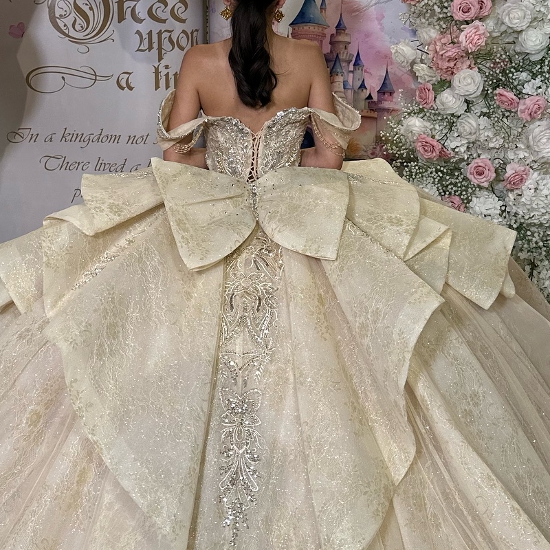 Champagne Shiny Quinceanera Dresses Ball Gown Off The Shoulder Applique Lace Beading Crytal Bow Tull Sweet 16 Dress Vestidos 15 De Anos