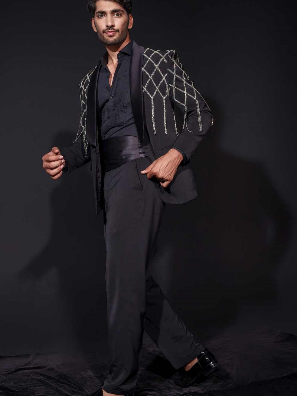 Designer Wedding Tuxedos 2 Piece Set Jacket Pants Tassels Men Suit Beaded Shawl Lapel Groom Wear Party Suits Customized