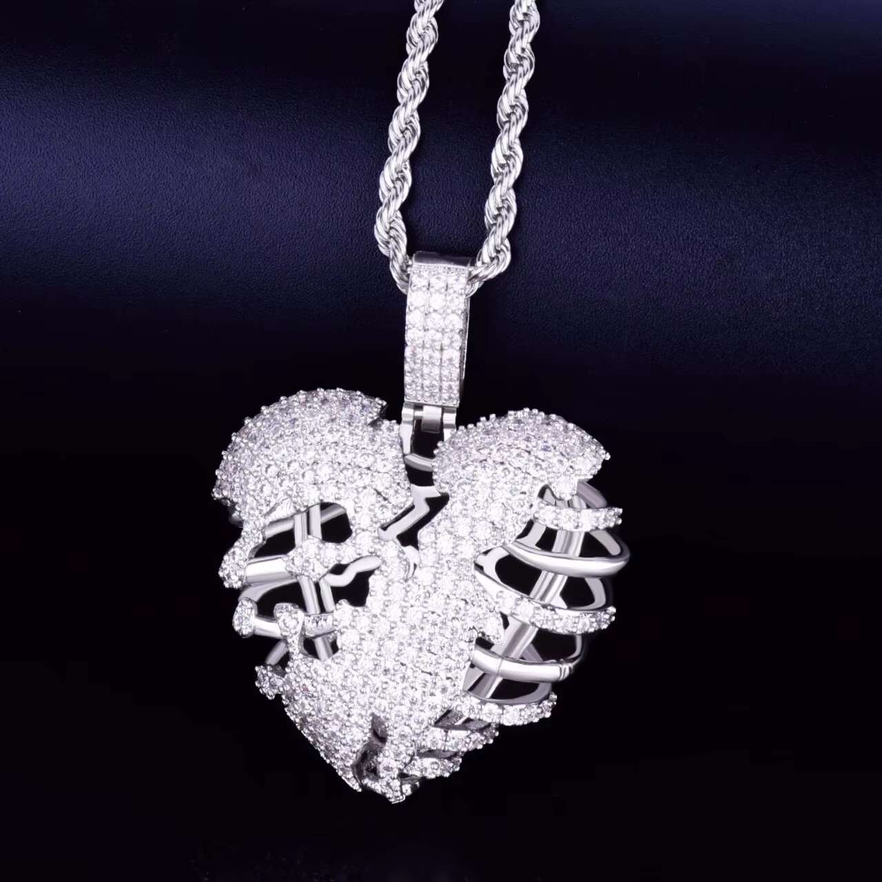 New Arrival Luxury 18k Gold .925 Silver Skeleton Heart Pendant Necklace Hip Hop Style Moissanite Pendants Charms