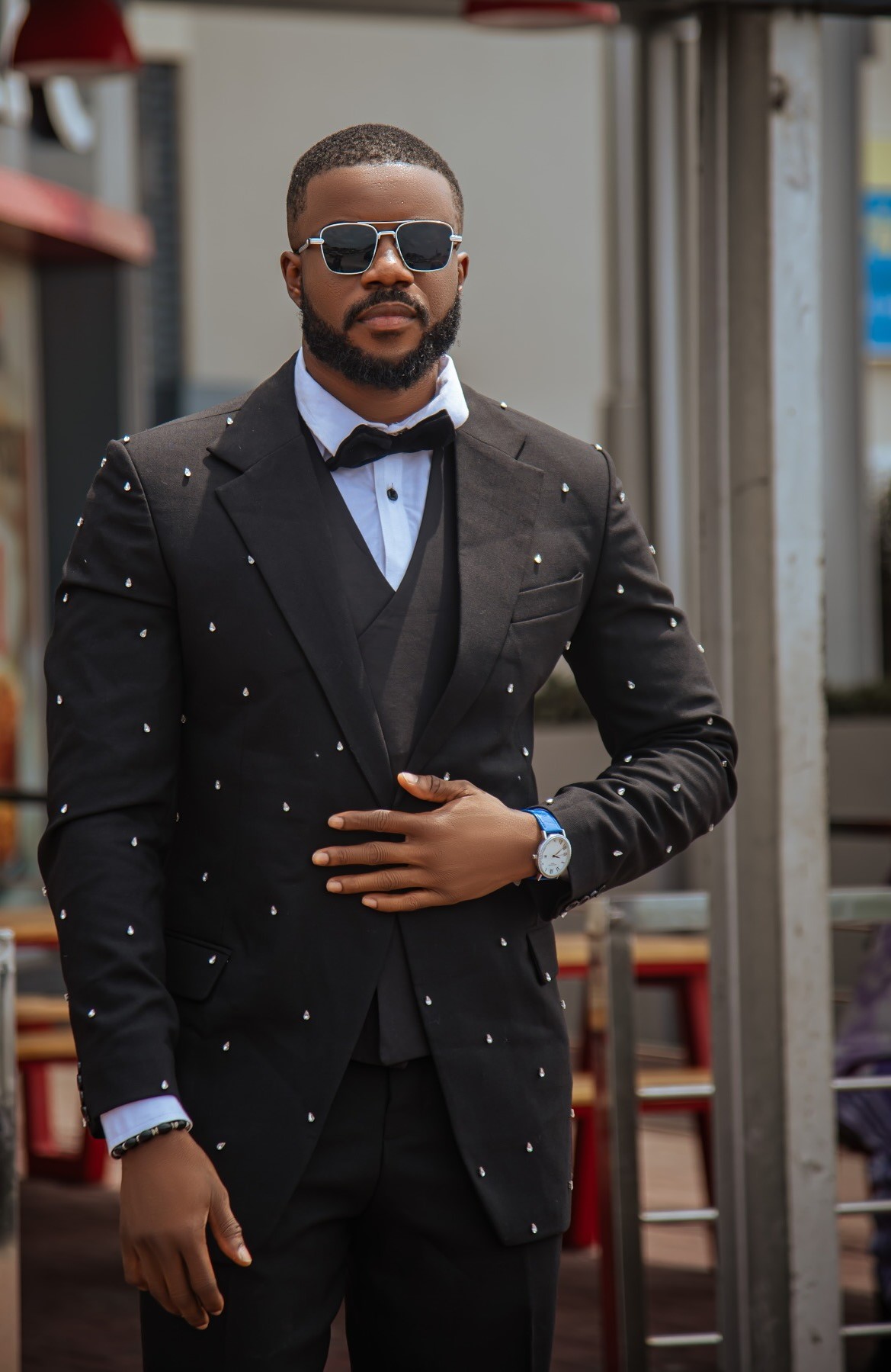 Gorgeous Men Suits 2 Pieces Set Notched Lapel Tailor-Made Jacket Rhinestone Blazer One Button Groom Customized Coat Black Pants Plus Size