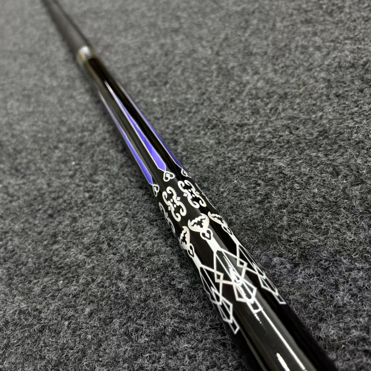 Swordsman Carbon Fiber Pool Cue 1/2 Split Tech Wood 125mm Tip Size 19oz Black Technology Billiard
