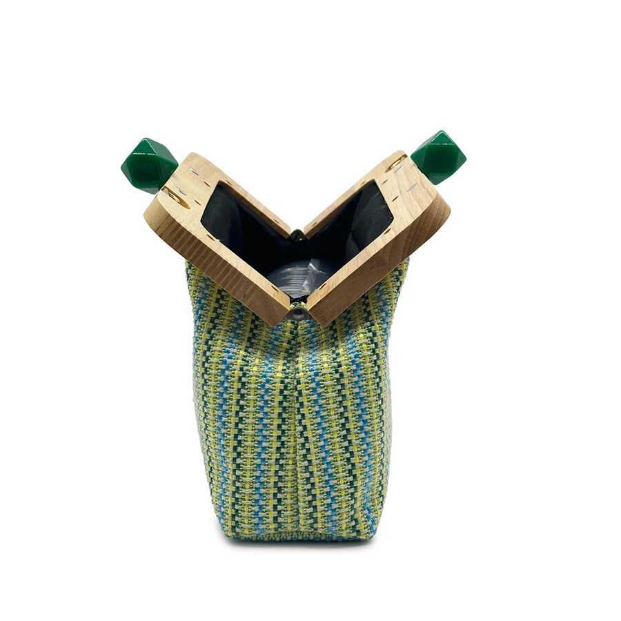 Colorful Striped PP Straw Clutch Bag for Women Wooden Clip Shell Shoulder Crossbody Bags Casual Weave Summer Beach Bag 2025 Z250618