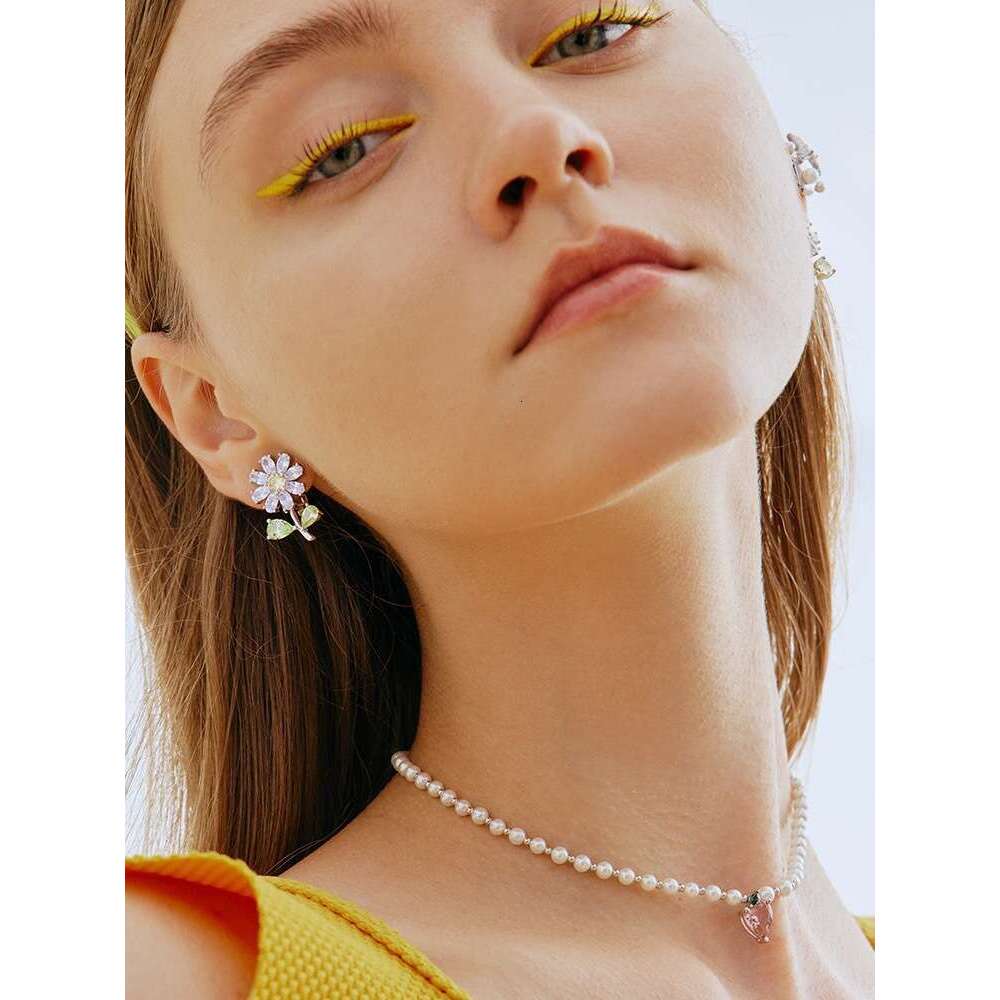 Hejia Style Crystal Suower Daisy Earrings Sier Needle High-end Light Jewelry Mosquito Coil Ear Clips