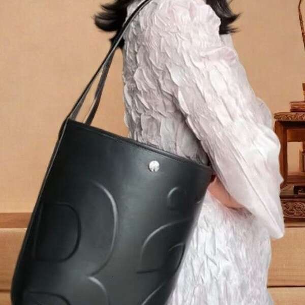 RALY Bucket Thailand High-end 2024 New Versatile Commuter Shoulder Bag Large Capacity Handbag