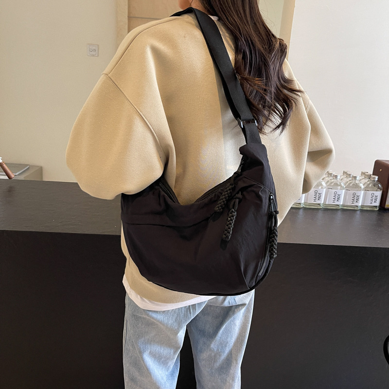 Free shipping designer New Large Capacity Commuter Bag Canvas Bag Versatile Fashion Dumpling Bag Casual Stylish Korean Version Niche Crossbody Bag