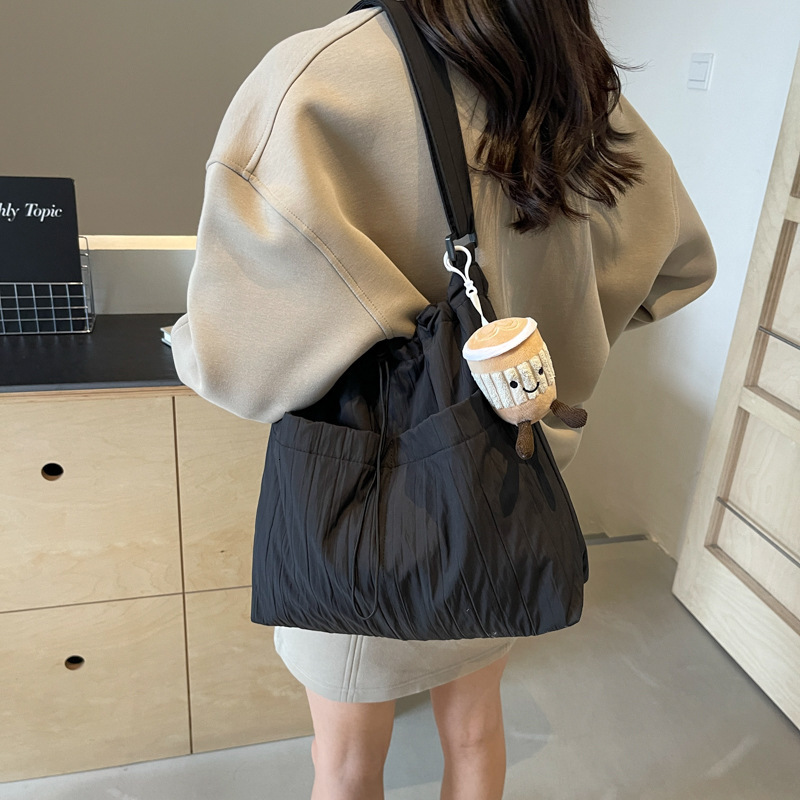 Free shipping designer Korean Style Pleated Lazy Wind Bucket Bag for Women 2025 New Versatile Commuter Shoulder Bag Casual Trendy Fashion Crossbody Ba