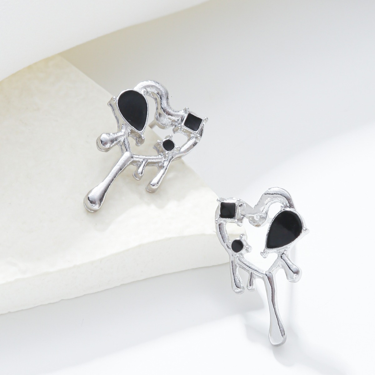 Korean Style Drip Oil Heart Design Internet Celebrity Versatile Earrings Ear Bone Studs