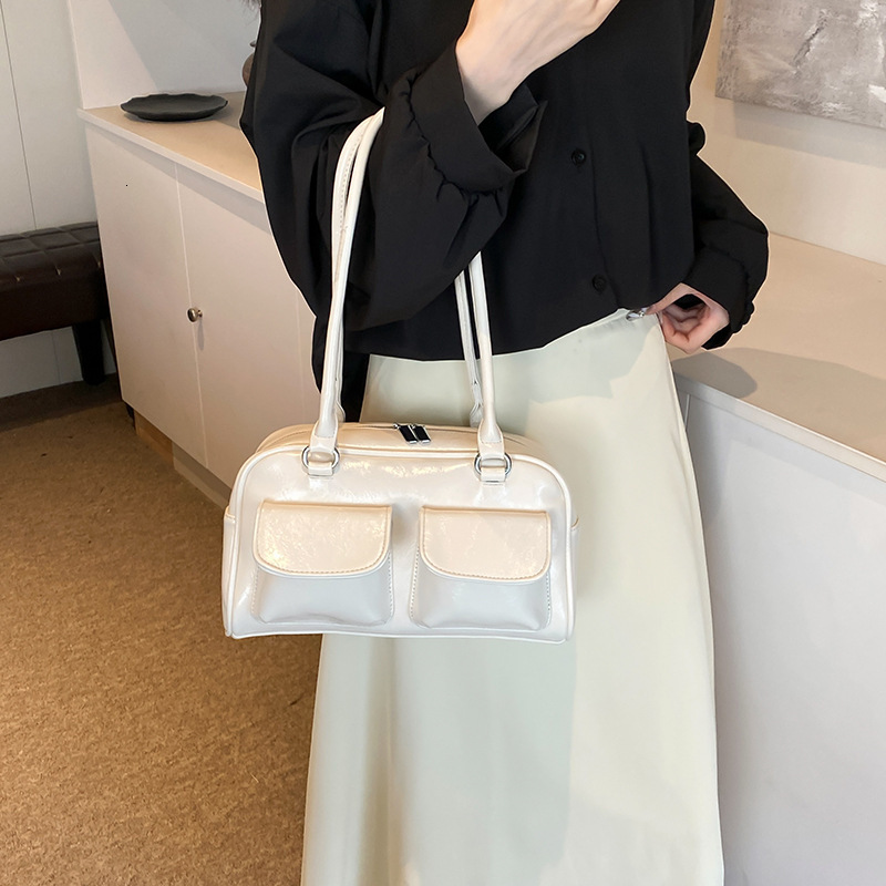 Free shipping designer Oil Wax Leather Commuter Bag Handbag Women Bag 2025 New Versatile Casual Underarm Bag Large Capacity Shoulder Bag