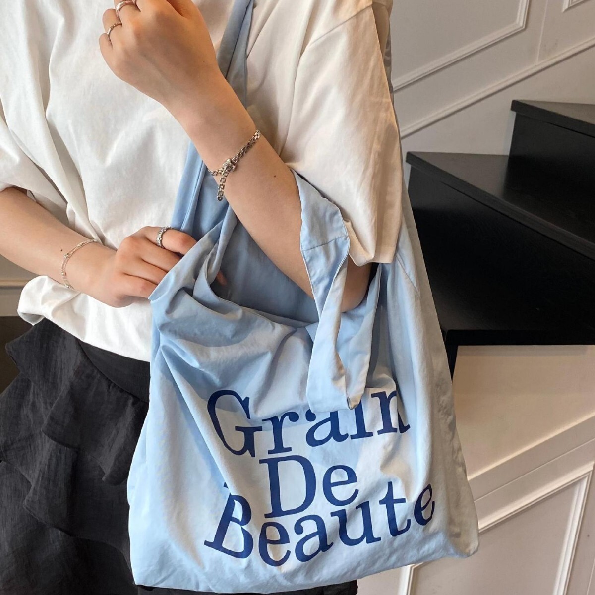 Free shipping designer Canvas Bag for Women Large Capacity 2025 New Lightweight Casual Commuter Shoulder Bag Outdoor Travel High-end Tote Bag