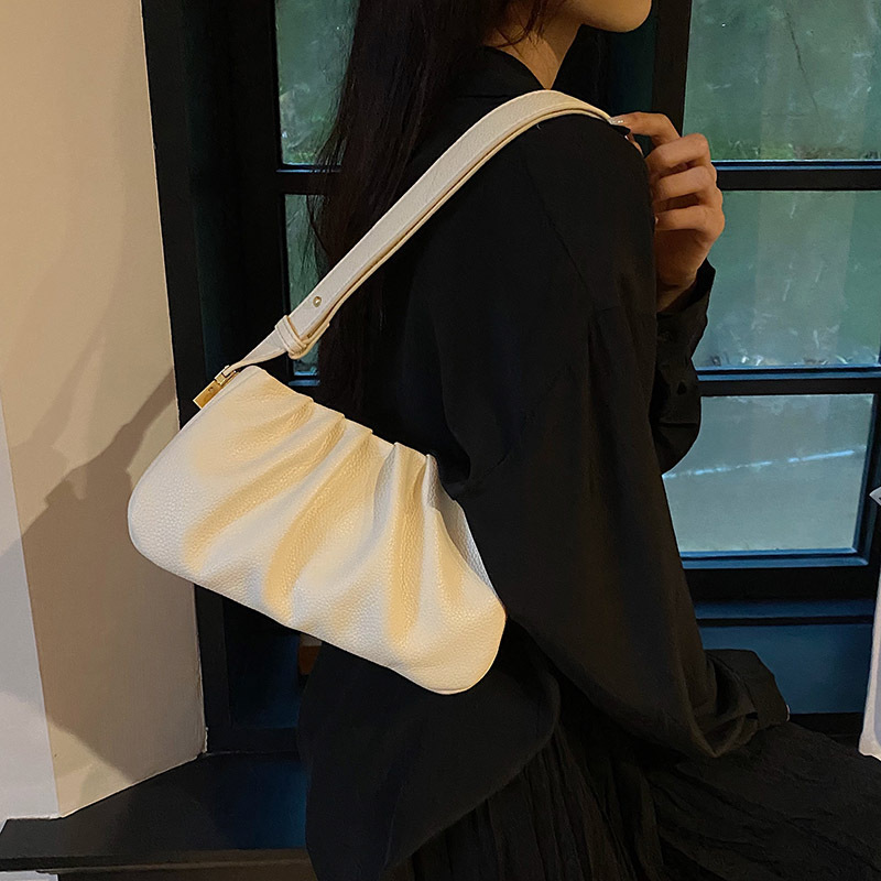 Free shipping designer Bag Wrinkle Cloud Bag 2025 New Women Bag Trendy Crossbody Bag Stylish Shoulder Bag Underarm Bag