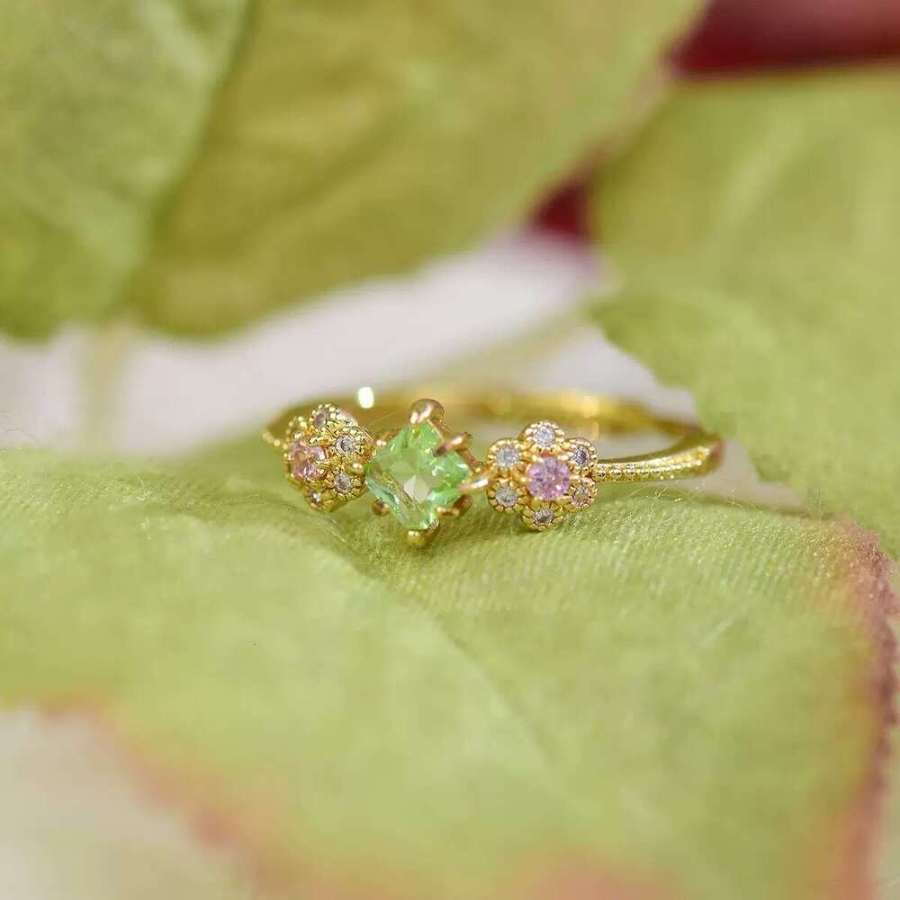 Trendy Live Streaming Japanese Korean Natural Peridot Small Flower Ring Elegant and Sophisticated