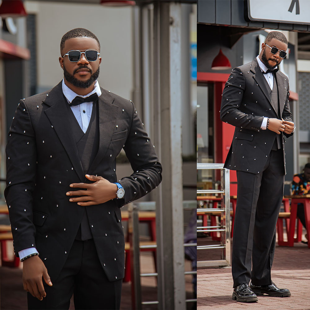 Gorgeous Men Suits 2 Pieces Set Notched Lapel Tailor-Made Jacket Rhinestone Blazer One Button Groom Customized Coat Black Pants Plus Size