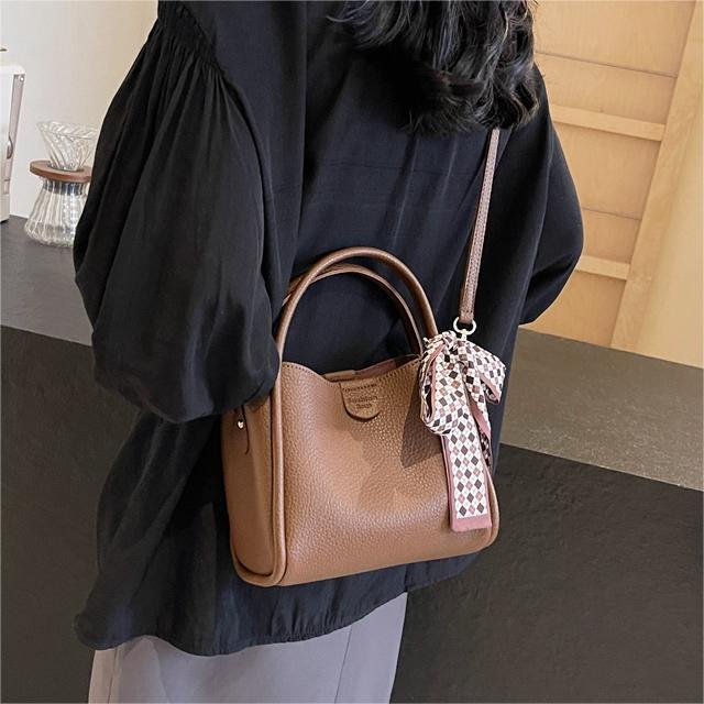 Free shipping designer Handbag Tote Bag Commuter Bag Women Bag 2025 New High-end Simple Trendy Shoulder Bag Korean Style Versatile Hot-selling Bucket 