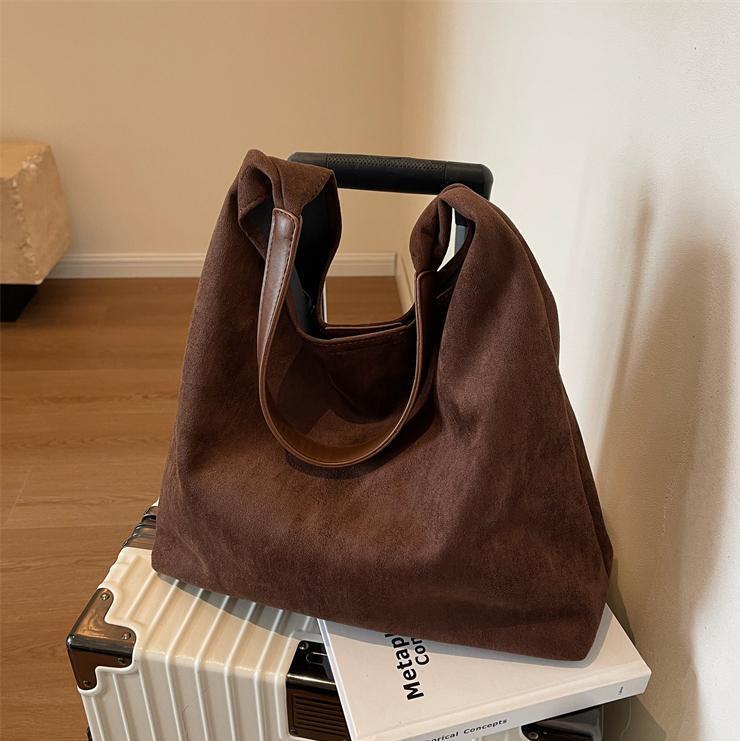 Free shipping designer Vintage Matte Large Bag for Women 2025 New Autumn Winter Large Capacity Shoulder Bag High-end Commuter Tote Bag