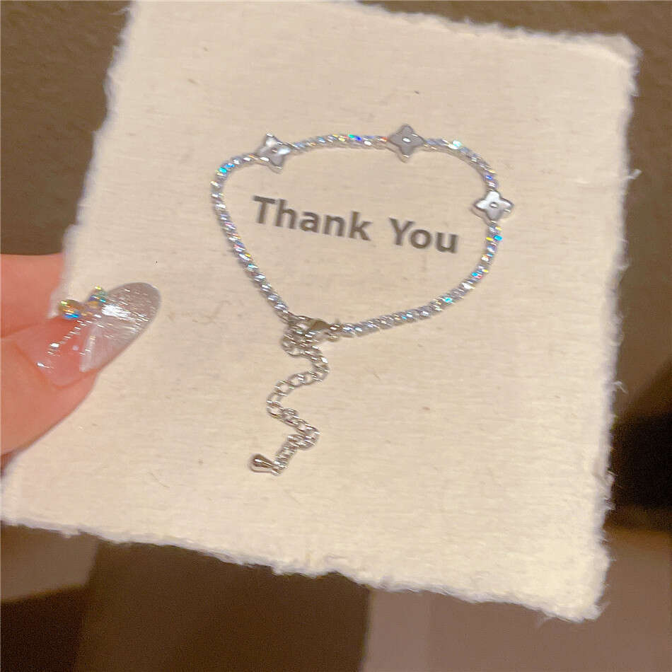 Light Fashion High-end Super Shiny Micro-inlaid Full Zircon Four-leaf Flower Bracelet Exquisite Personality Versatile Design Jewelry