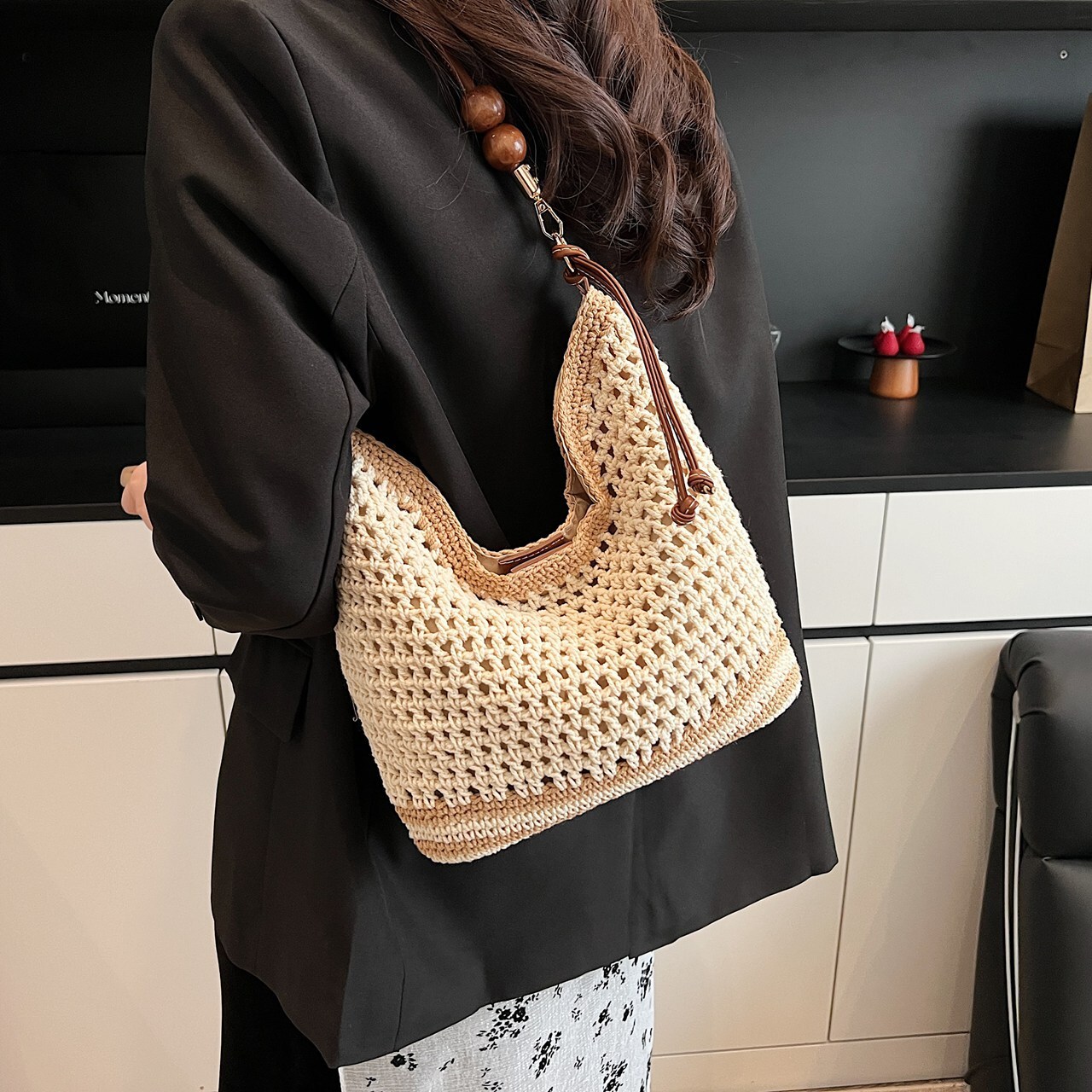 Free Shipping For Designers Beach Vacation Woven Bag Women's 2025 Summer New Commuter Shoulder Crossbody Bag Hollow Handheld Luxury Bag Tote Bag