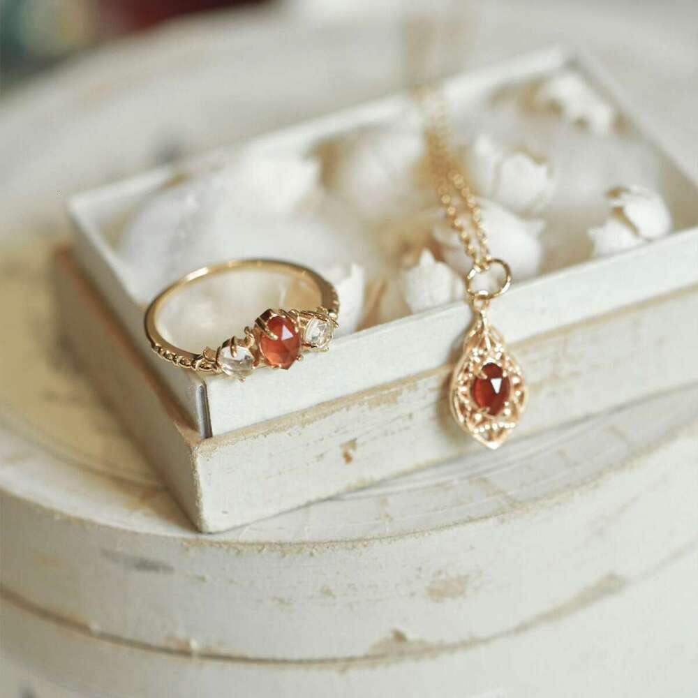 Autumn Color Private Collection Muted Natural Orange Pomegranate Exquisite Light Luxury Ring Pendant