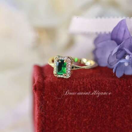 Sleeping Forest" French Court Style Western Emerald Zircon Gold-Plated Niche Ring
